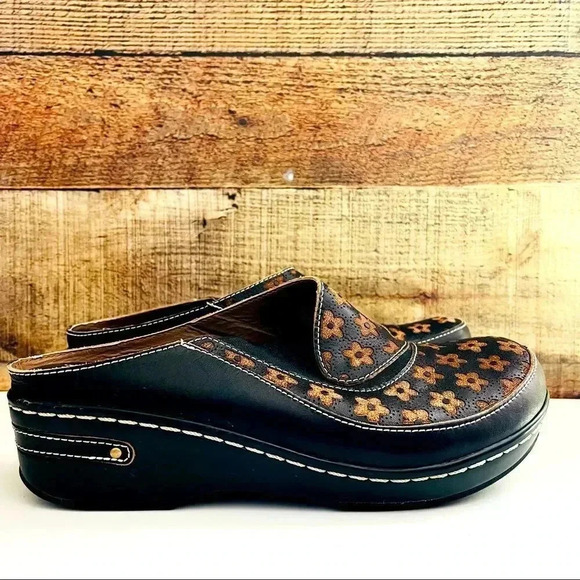Lartiste Ehiche Black Floral Clogs/Mules - Picture 4 of 8